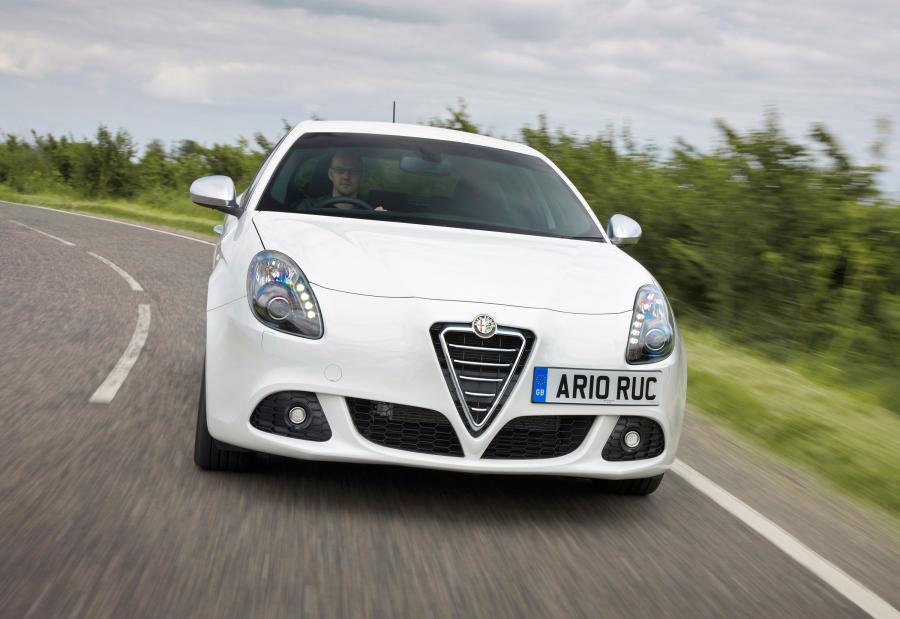  Alfa Romeo Giulietta Cloverleaf (940) 2010 года  (UK) (фото 12 из 40)